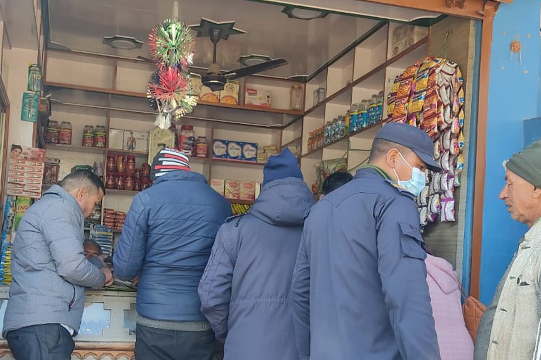 बैतडीमा बजार अनुगमन, ४ पसलबाट २० हजार जरीवाना असुल 